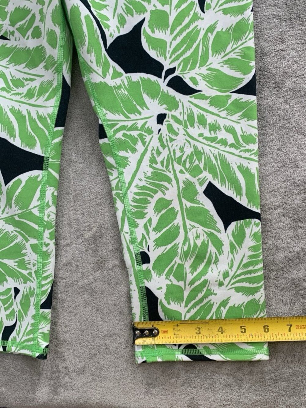 Alo Yoga Leggings Women’s Medium Green Palm Springs Glow Stick Air Brush Cropped - Picture 4 of 12